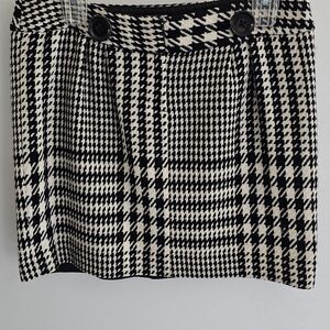 VINTAGE Black And Cream Wool Houndstooth Ini Skirt, Fully Lined Size 8